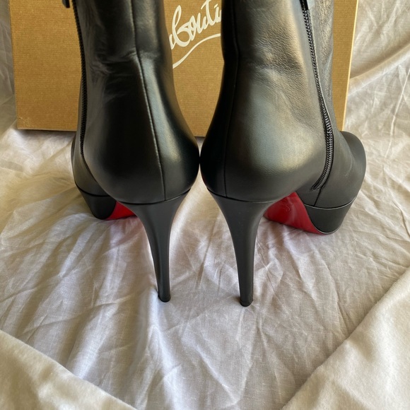 AUTH Christian Louboutin's - Picture 5 of 12